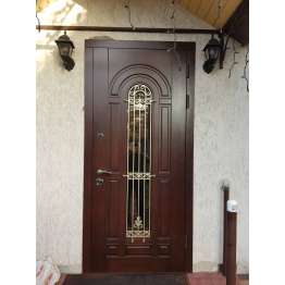 НАШІ РОБОТИ Вхідні двері металеві в будинок. З двох сторін  накладки із тонованої вологостійкої фанери